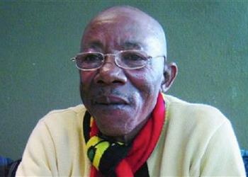 اللجنة المنظمة لأمم إفريقيا تقرر الوقوف دقيقة حداد على روح أسطورة الكونغو الديقراطية في مباريات الجولة الأخيرة