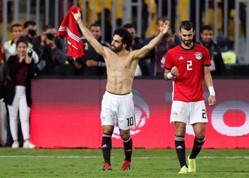 بالفيديو خطأ باهر المحمدي كاد أن يتسبب في إصابة قوية لـ محمد الشناوي أمام أوغندا