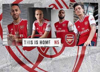 بداية عهد جديد رسمي ا آرسنال ي علن عن راعي قميصه الجديد بالتعاقد مع أديداس