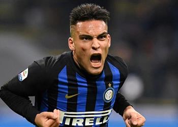 وكيل مهاجم إنتر ميلان يرد على أنباء اهتمام برشلونة