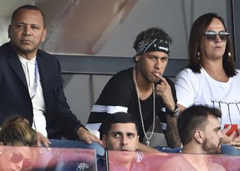 مسؤول برشلونة يجتمع بوالد نيمار في البرازيل لبحث عودة اللاعب