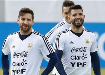 سكالوني قبل مواجهة البرازيل لا يمكن التأكيد على وجود ميسي كأساسي ولكن أجويرو سيشارك