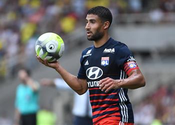 ليون يعرض خدمات نبيل فقير على آرسنال