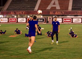 مران الأهلي لاسارتي يخصص فقرة للتصويب على المرمى وحسين السيد ينفذ البرنامج البدني