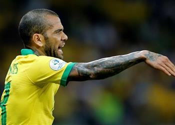 داني ألفيس يفوز بجائزة رجل مباراة البرازيل والأرجنتين في كوبا أمريكا