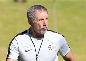 مدرب جنوب إفريقيا يهدد منتخب مصر قبل مواجهته في دور الـ16