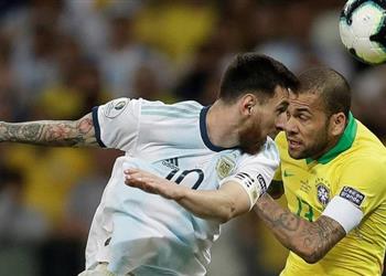 ألفيس مدافع ا عن ميسي ضد الانتقادات كل شيء في الأرجنتين يقع على عاتقه