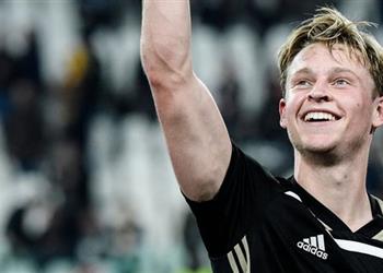 دي يونج يصل برشلونة استعدادا لتقديمه رسميا غدا للجماهير