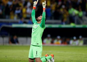 أليسون التتويج بالكرة الذهبية أنا مجرد حارس مرمى