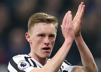 نيوكاسل يحدد سعر بيع لونصتاف بعد اهتمام مانشستر يونايتد