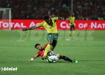 مدرب جنوب إفريقيا تحكمنا في الكرة ولعبنا بطريقة مصر وأطلب المساندة من جماهير الفراعنة