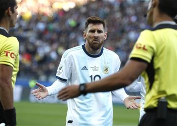 آراء متناقضة في الصحافة الأرجنتينية بعد طرد ميسي في كوبا أمريكا