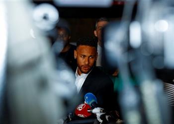 الأزمة تشتعل والد نيمار يرد على بيان باريس سان جيرمان