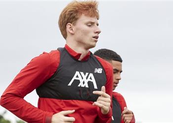 فان دن بيرج يتحدث عن يومه الأول في ليفربول وكواليس لقاءه بيورجن كلوب