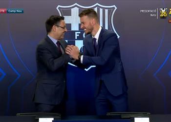 بالصور نيتو يوقع على عقود انضمامه الرسمية لبرشلونة