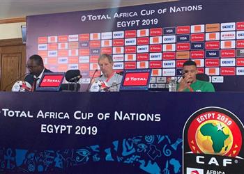 مدرب جنوب إفريقيا عن إيقاف مهاجمي نيجيريا أوقفنا صلاح وتريزيجيه