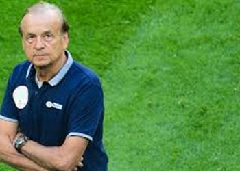 مدرب نيجيريا جنوب إفريقيا مرشحة للتتويج باللقب بعد إقصاء مصر وجائعون لتحقيق الانتصار