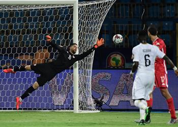 مدرب حراس تونس يتحدث عن أزمة معز حسن وحقيقة توقيع عقوبات بعد مباراة غانا