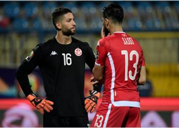 حارس تونس يقدم اعتذار ا على تصرفه في مباراة غانا