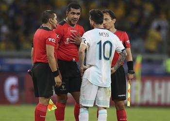 حكم مباراة البرازيل والأرجنتين يرد على اتهامات ميسي بكوبا أمريكا