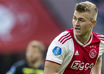 لاجازيتا يوفنتوس يرفع من عرضه المالي لحسم صفقة دي ليخت