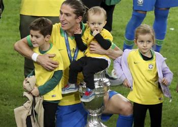 برشلونة يخبر فيليبي لويس لا يمكننا التعاقد معك