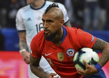 فيدال يحسم موقفه النهائي من الاستمرار مع برشلونة