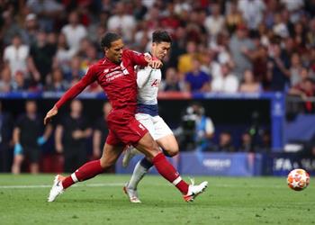 ميرور تكشف رد وكيل فان ديك على عرض برشلونة