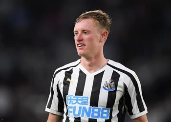 نيوكاسل يحطم آمال لونصتاف بشأن الانتقال إلى مانشستر يونايتد