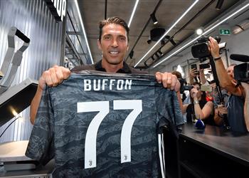 بوفون يرفض عرضين من قطبي مانشستر