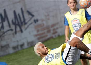 صور نيمار قد عاد انتظار وترقب من الإعلام لموقف باريس سان جيرمان