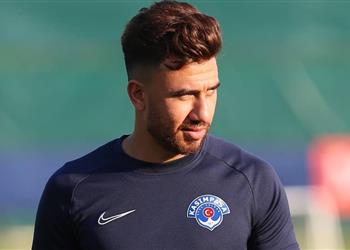 بعد رفض عرض أستون فيلا تريزيجيه يعود لتدريبات قاسم باشا