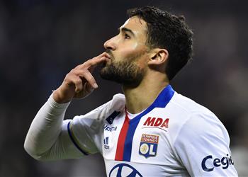 منافسة إسبانية شرسة على ضم نبيل فقير