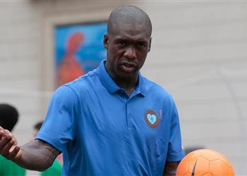 وزير الرياضة الكاميروني يدعو لإقالته سيدورف لا يصلح لتدريب الأسود