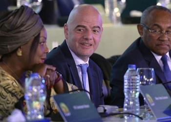 وثيقة مسربة تكشف قرارا بالإطاحة بأحمد احمد من رئاسة الكاف