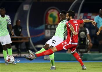 مدافع نيجيريا كل شئ رائع في مصر وهذا سبب هبوط الأداء أمام تونس