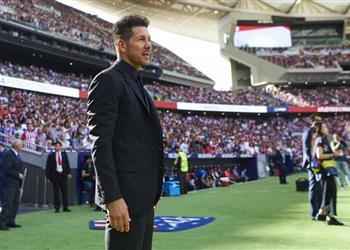 سيميوني مدافع ا عن ميسي تصرف كقائد