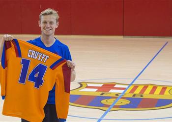 دي يونج فضلت برشلونة لهذا السبب وأرفض مقارنتي بكرويف