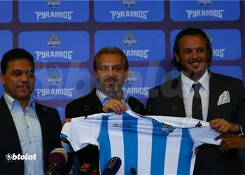 حسام البدري يرحب بـ ديسابر في المران الأول له مع بيراميدز