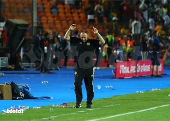 رئيس الزمالك يشن هجوم عنيف على جمال بلماضي ورياض محرز