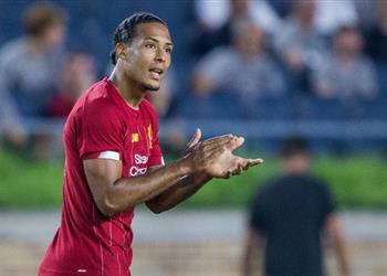 فان ديك عن صعوبة تتويج المدافعين بالكرة الذهبية حان الوقت لتغيير ذلك