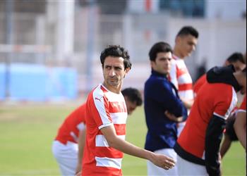 أيمن حفني يتخذ قرار ا غاضب ا بسبب عدم مشاركته في مباراة الزمالك والجونة