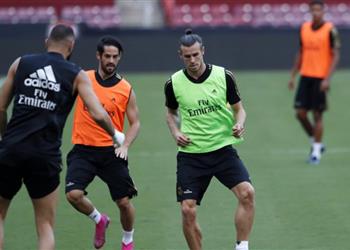 رغم تصريحات زيدان بالصور بيل يشارك في تدريبات ريال مدريد قبل مواجهة آرسنال الودية