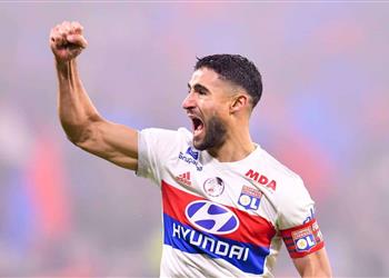 ليون يكشف تفاصيل رحيل نبيل فقير إلى ريال بيتيس