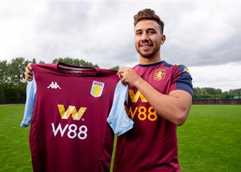 مدرب أستون فيلا يتغنى بتريزيجيه بعد انضمامه رسميا للفريق