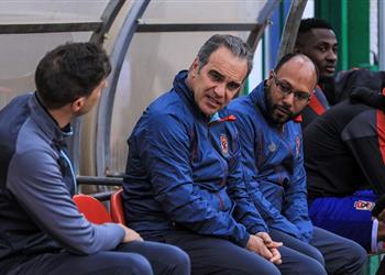 لاسارتي يعقد محاضرة فنية للاعبي الأهلي بالفيديو قبل مواجهة المقاولون في الدوري