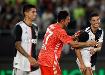 فيديو الذهب لا يصدأ بوفون يتصدى لثلاث ركلات جزاء ويوفنتوس يفوز على إنتر بالكأس الدولية