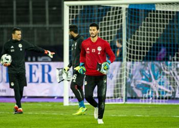 استفتاء جماهير أستون فيلا ترغب في ضم محمد الشناوي هذا الصيف