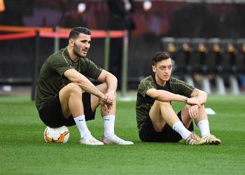 آرسنال يوضح حالة أوزيل وكولاسيناك بعد تعرضهما لمحاولة قتل