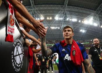 لينديلوف انضمام ماجواير لمانشستر يونايتد سي زيد المنافسة